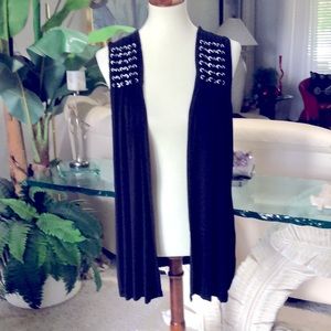 M-L BLACK VEST WITH GROMMETS PERFECT CONDITION OPEN FRONT TAGS REMOVED